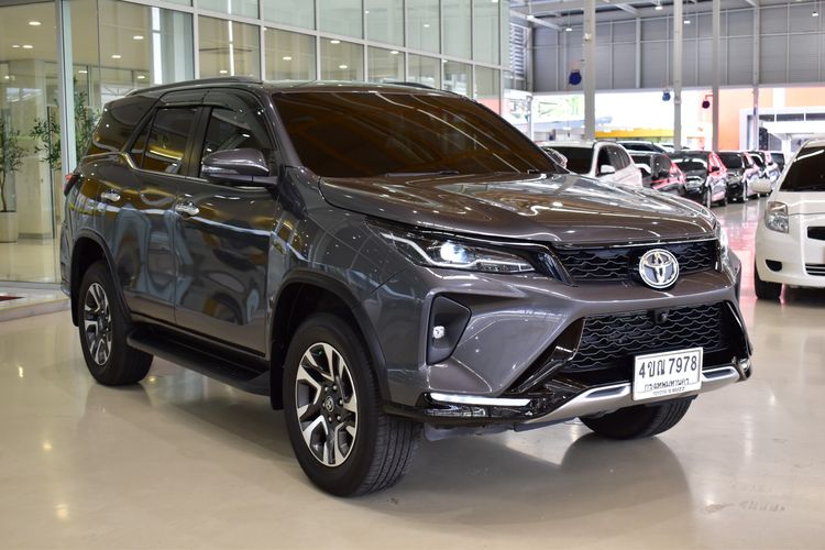 Toyota Fortuner 2023 2.4 Leader V Utility-car ดีเซล ไม่ติดแก๊ส เกียร์อัตโนมัติ เทา รูปที่ 2