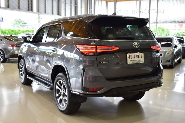 Toyota Fortuner 2023 2.4 Leader V Utility-car ดีเซล ไม่ติดแก๊ส เกียร์อัตโนมัติ เทา รูปที่ 4