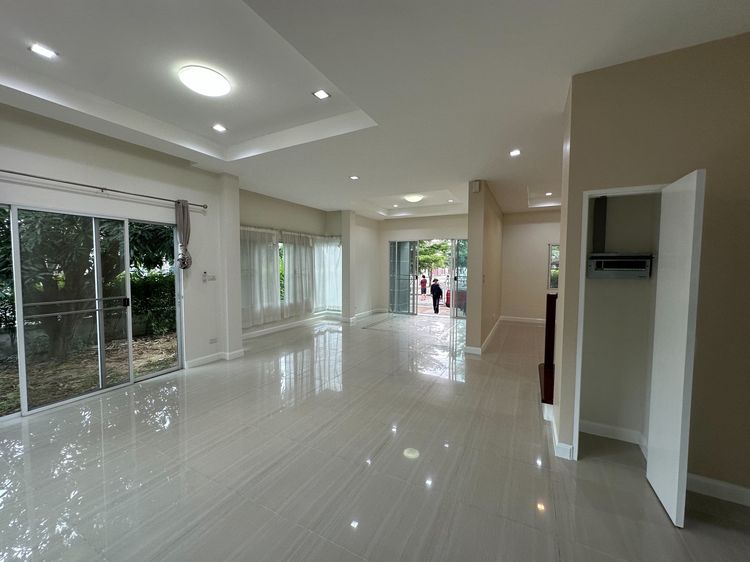 อื่นๆ มีบางส่วน 2012 บ้านเดี่ยว 2 ชั้น พื้นที่ 80 ตร.ว. โปร่งหรู สไตล์ Modern พร้อมอยู่  บ้านเดี่ยวบรรยากาศอบอุ่น พื้นที่ใช้สอยกว้าง โปร่ รูปที่ 4