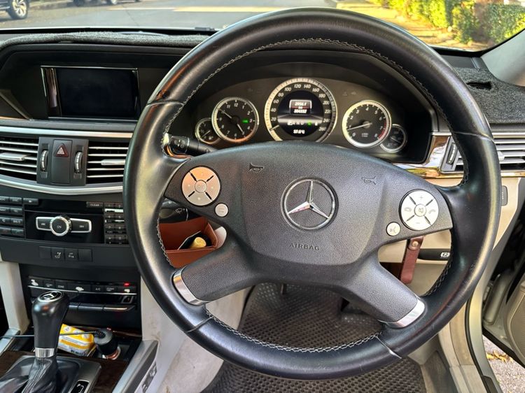 รถ Mercedes-Benz E-Class E200 สี เทา