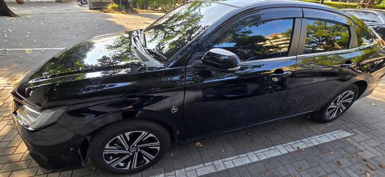 Toyota Yaris ATIV 2022 1.2 Premium Sedan เบนซิน ไม่ติดแก๊ส เกียร์อัตโนมัติ ดำ รูปที่ 4