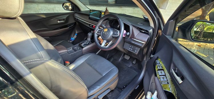 รถ Toyota Yaris ATIV 1.2 Premium สี ดำ