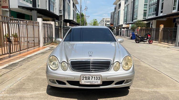 Mercedes-Benz E-Class 2003 E220 CDI Sedan ดีเซล ไม่ติดแก๊ส เกียร์อัตโนมัติ เงิน รูปที่ 2