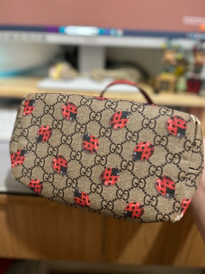 สินค้ามือ2แท้สภาพใช้งาน Gucci kid tote ลายเต่าทอง สภาพใช้งาน ตำหนิมุม4มุมไม่ทะลุ ขาด 1 จุดไม่ทะลุ รูปที่ 9