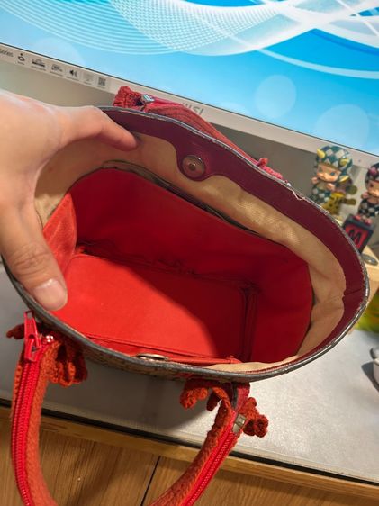 สินค้ามือ2แท้สภาพใช้งาน Gucci kid tote ลายเต่าทอง สภาพใช้งาน ตำหนิมุม4มุมไม่ทะลุ ขาด 1 จุดไม่ทะลุ รูปที่ 4