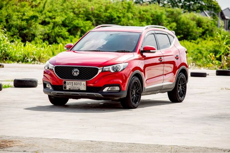 รถ MG ZS 1.5X+ Sunroof สี แดง
