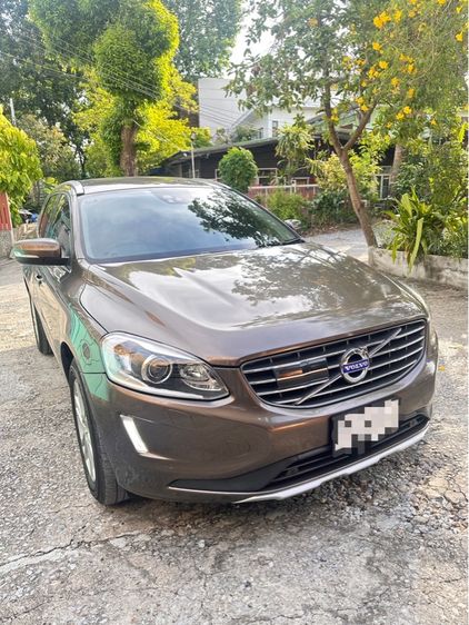 รถ Volvo XC60 2.0 D4 สี น้ำตาล