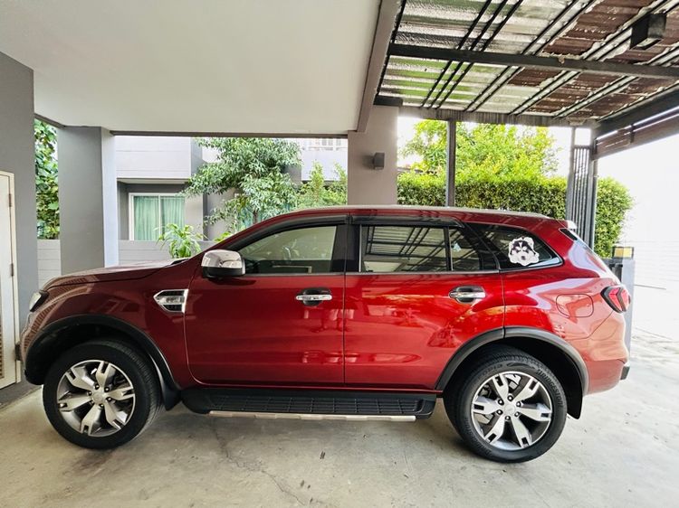 รถ Ford Everest 2.2 Titanium Plus สี แดง