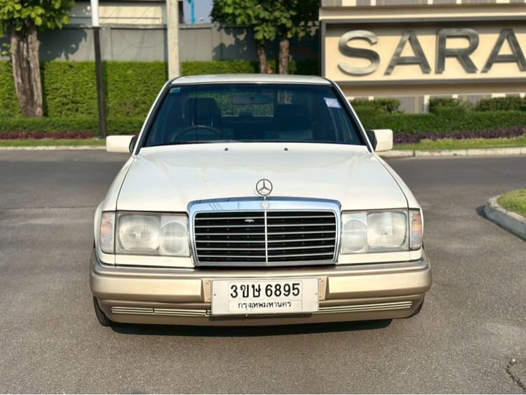 รถ Mercedes-Benz E-Class E300 สี ขาว