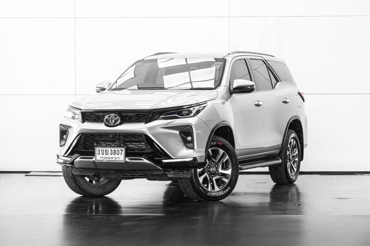 รถ Toyota Fortuner 2.4 Leader V สี เทา