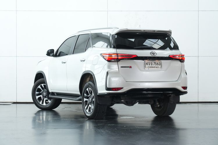 Toyota Fortuner 2023 2.4 Leader V Utility-car ดีเซล ไม่ติดแก๊ส เกียร์อัตโนมัติ ขาว รูปที่ 4