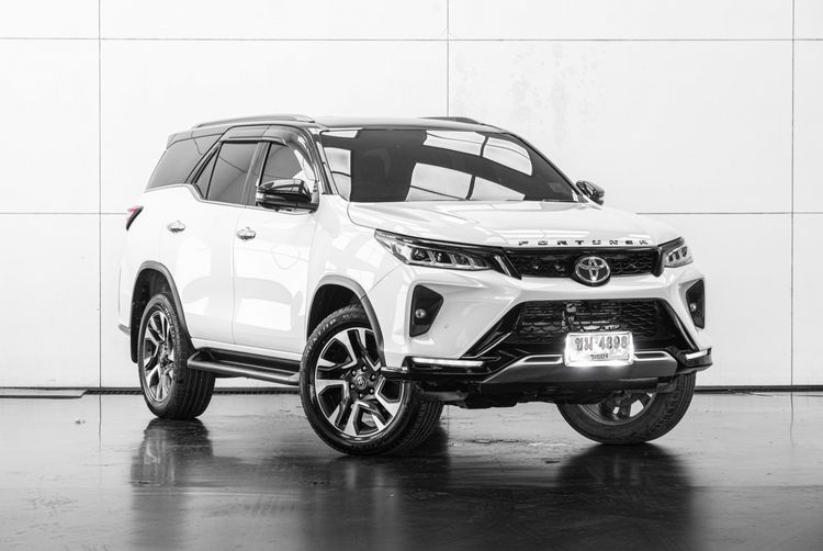 Toyota Fortuner 2022 2.4 Legender Black Top Utility-car เบนซิน ไม่ติดแก๊ส เกียร์อัตโนมัติ ขาว รูปที่ 2
