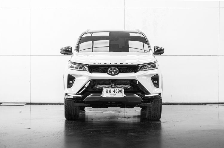 Toyota Fortuner 2022 2.4 Legender Black Top Utility-car เบนซิน ไม่ติดแก๊ส เกียร์อัตโนมัติ ขาว รูปที่ 3