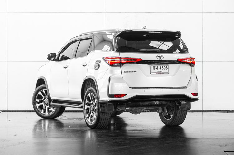 Toyota Fortuner 2022 2.4 Legender Black Top Utility-car เบนซิน ไม่ติดแก๊ส เกียร์อัตโนมัติ ขาว รูปที่ 4