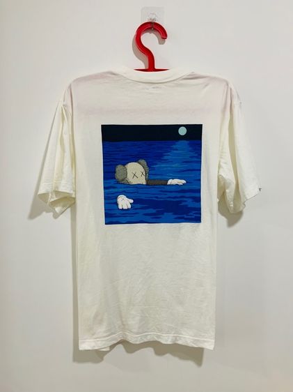 ขาว แขนสั้น อื่นๆ อื่นๆ เสื้อยืด Kaws x Uniqlo แท้ 💯 size L ขนาด อก 21.5 ยาว 28 นิ้ว สภาพดีมาก ลายสวย เนื้อผ้าดีมาก หายากน่าสะสมครับ