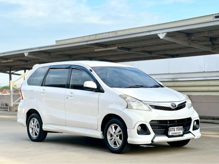 รถ Toyota Avanza 1.5 S Touring สี ขาว