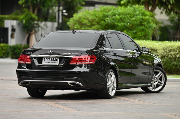 Mercedes-Benz E-Class 2014 E300 2.2 BlueTEC Hybrid AMG Dynamic Sedan ดีเซล ไม่ติดแก๊ส เกียร์อัตโนมัติ ดำ รูปที่ 4