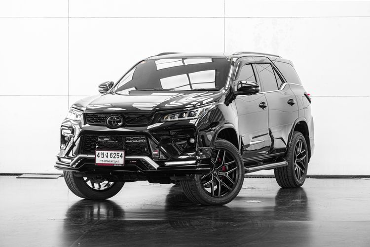 Toyota Fortuner 2022 2.8 GR Sport Sport Black Top 4WD Utility-car ดีเซล ไม่ติดแก๊ส เกียร์อัตโนมัติ ดำ