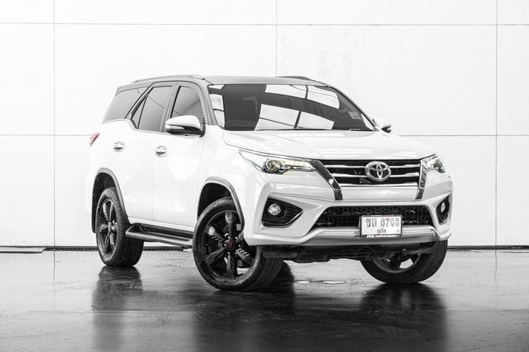 Toyota Fortuner 2016 3.0 TRD Sportivo 4WD Utility-car ดีเซล ไม่ติดแก๊ส เกียร์อัตโนมัติ ขาว รูปที่ 2