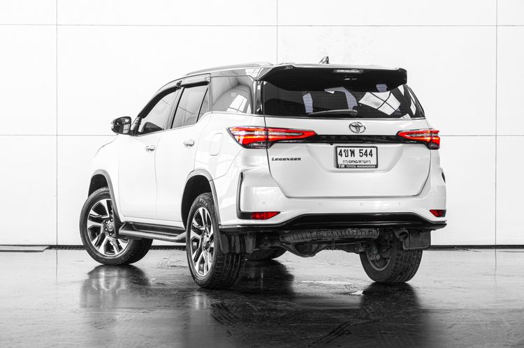 Toyota Fortuner 2023 2.4 Legender Black Top Utility-car ดีเซล ไม่ติดแก๊ส เกียร์อัตโนมัติ ขาว รูปที่ 4