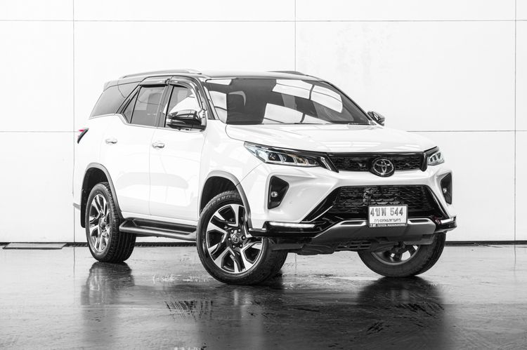 Toyota Fortuner 2023 2.4 Legender Black Top Utility-car ดีเซล ไม่ติดแก๊ส เกียร์อัตโนมัติ ขาว รูปที่ 2