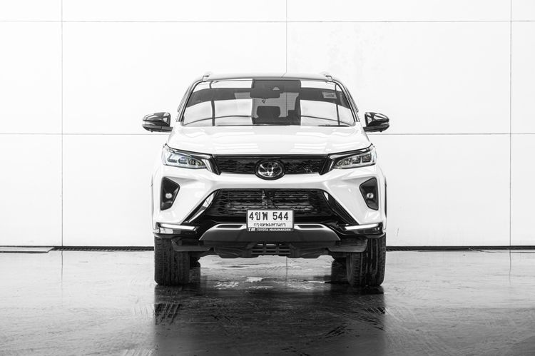 Toyota Fortuner 2023 2.4 Legender Black Top Utility-car ดีเซล ไม่ติดแก๊ส เกียร์อัตโนมัติ ขาว รูปที่ 3