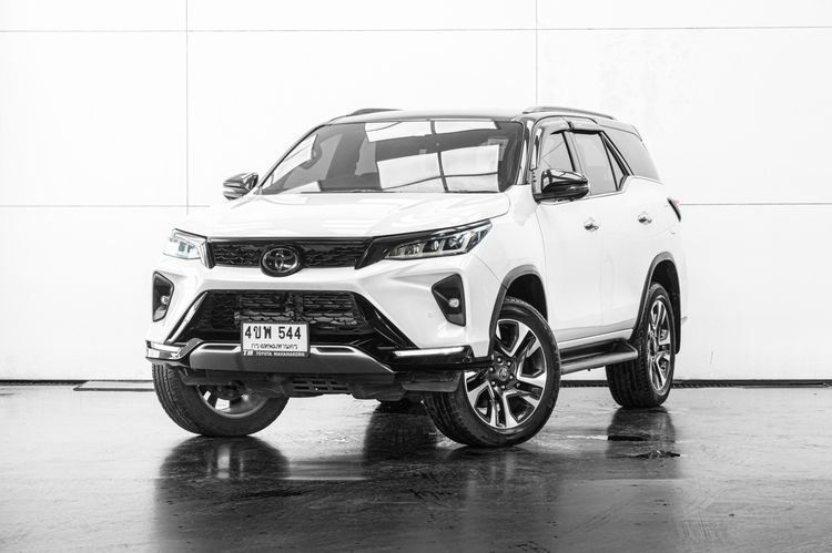 Toyota Fortuner 2023 2.4 Legender Black Top Utility-car ดีเซล ไม่ติดแก๊ส เกียร์อัตโนมัติ ขาว