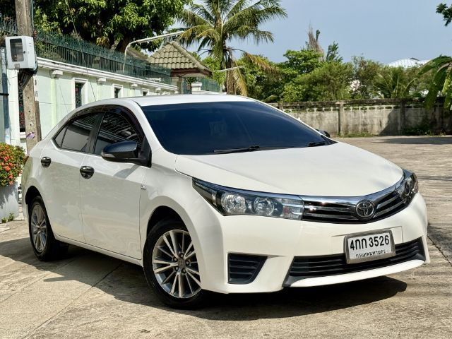 Toyota Altis 2015 1.6 E CNG Sedan เบนซิน NGV เกียร์อัตโนมัติ ขาว รูปที่ 2