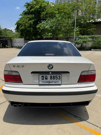 BMW Series 3 1997 323i Sedan เบนซิน เกียร์อัตโนมัติ ขาว รูปที่ 3