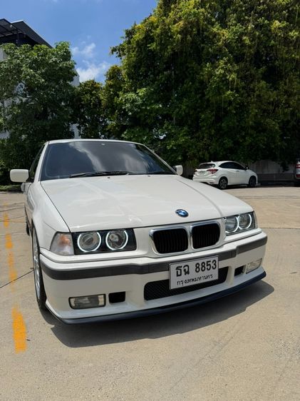รถ BMW Series 3 323i สี ขาว