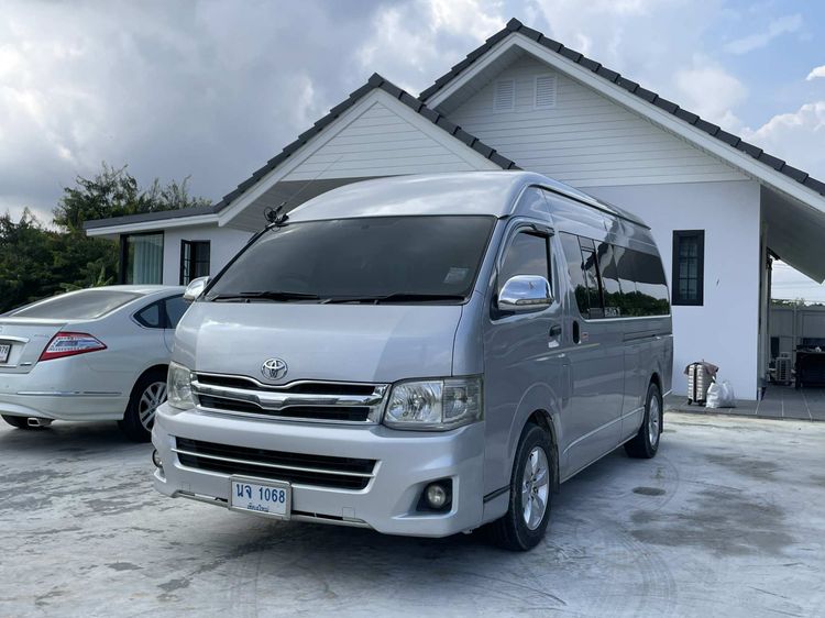 รถ Toyota Commuter 2.5 สี ขาว