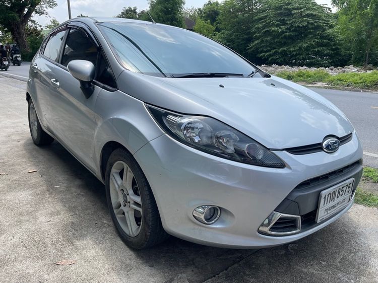 รถ Ford Fiesta 1.6 Sport สี บรอนซ์เงิน