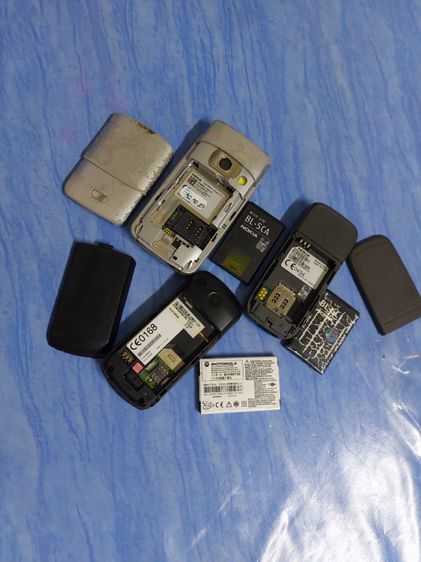 ขายรวมสามเครื่อง 
Nokia Motorola 