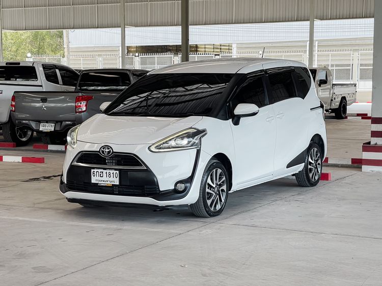 รถ Toyota Sienta 1.5 V สี ขาว
