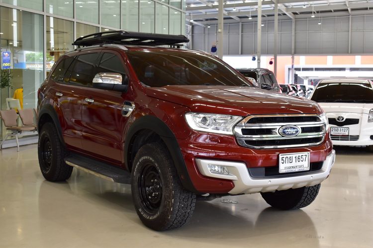 รถ Ford Everest 3.2 Titanium 4WD สี แดง