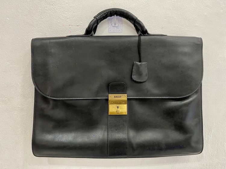 กระเป๋าเอกสาร BALLY วินเทจ หนังสวยๆ made in italy 1,850 บาท
