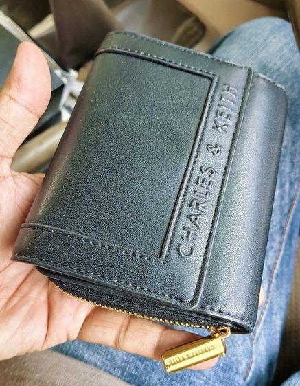 ถ้าชอบ ยก 2ชิ้น ขอ 1,150 (เน้ท) แยก ชิ้นละ 650- กระเป๋าแบรนด์ charles keith ใช้น้อยมากสภาพ90 2. นาฬิกา แบรนด์ orient ออโต้ เดินตรง สวยกริ้ป 