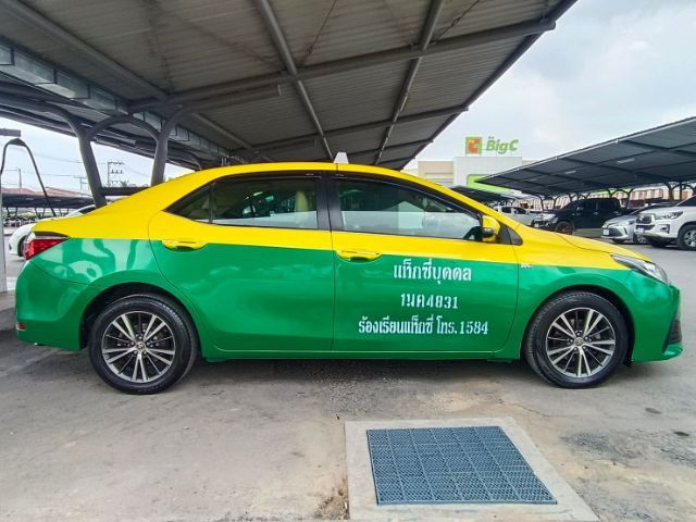 Toyota Corolla 2018 1.6 GLi Sedan เบนซิน NGV เกียร์อัตโนมัติ เขียว รูปที่ 2
