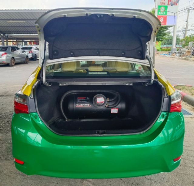 Toyota Corolla 2018 1.6 GLi Sedan เบนซิน NGV เกียร์อัตโนมัติ เขียว รูปที่ 4