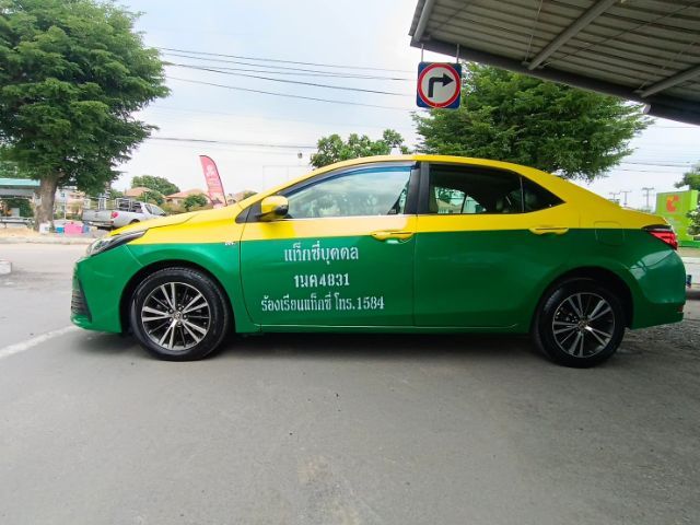 รถ Toyota Corolla 1.6 GLi สี เขียว