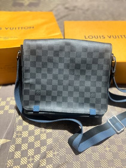 ชาย ดำ อื่นๆ louis vuitton district pm พร้อมอปก