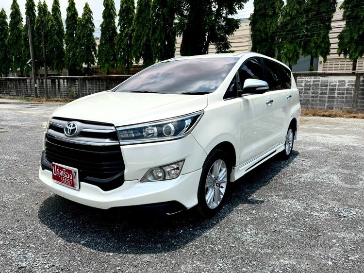 Toyota Innova 2017 2.8 Crysta V Utility-car ดีเซล ไม่ติดแก๊ส เกียร์อัตโนมัติ ขาว