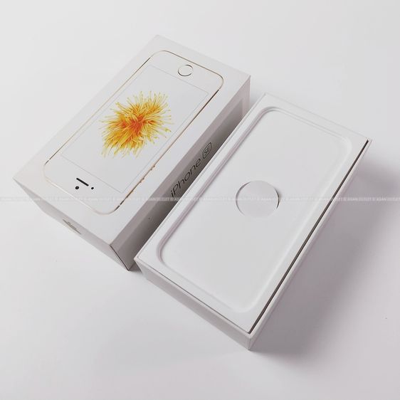 กล่องเปล่า iPhone SE Gold 16 GB แท้ พร้อมอุปกรณ์ครบกล่อง หูฟังใหม่ในซีลยังไม่ได้ใช้งาน หายาก ราคาพิเศษ รูปที่ 3