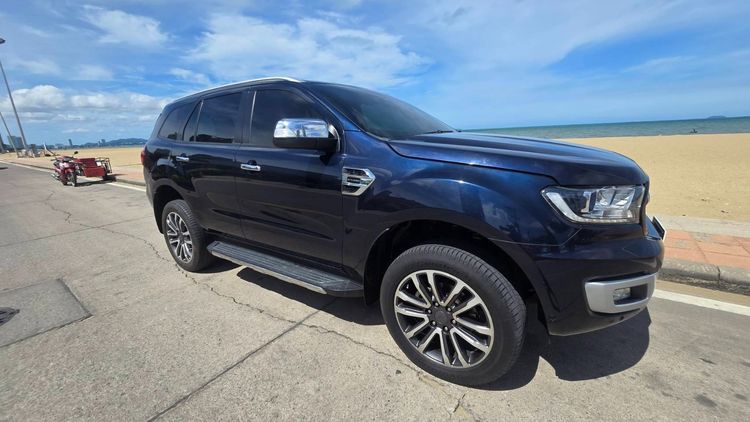 รถ Ford Everest 2.0 Titanium Plus 4WD สี น้ำเงิน
