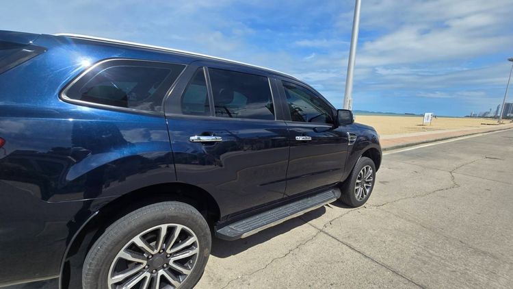 Ford Everest 2021 2.0 Titanium Plus 4WD Utility-car ดีเซล น้ำเงิน รูปที่ 2
