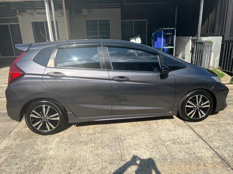 Honda Jazz 2019 1.5 RS i-VTEC Sedan เบนซิน ไม่ติดแก๊ส เกียร์อัตโนมัติ เทา รูปที่ 3