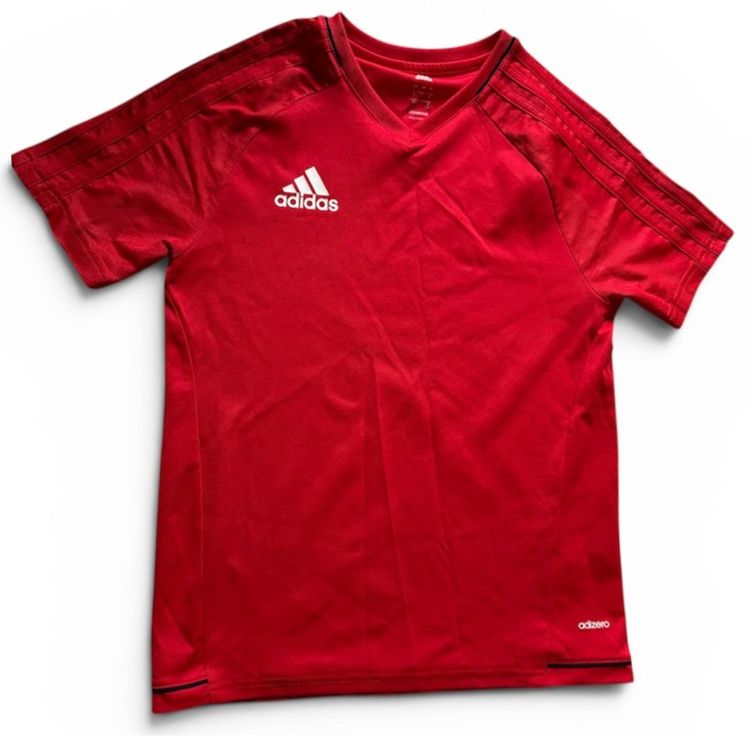แดง อื่นๆ แขนสั้น อื่นๆ อื่นๆ เสื้อ Adidas 