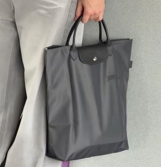 Longchamp Le Pliage Tote Bag (ทรง Vertical) สี Graphite เทาเข้ม รูปที่ 2