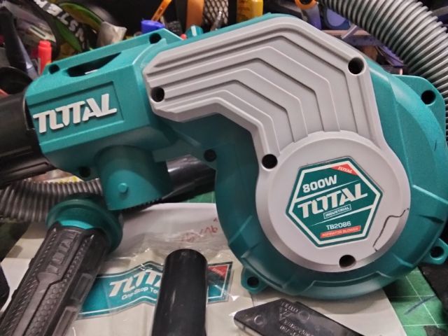 เครื่องเป่าลม ดูดฝุ่น ของTOTAL800W อุปกรณ์เสริมครบ