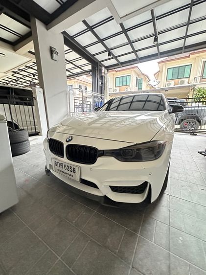 รถ BMW Series 3 330e สี ขาว